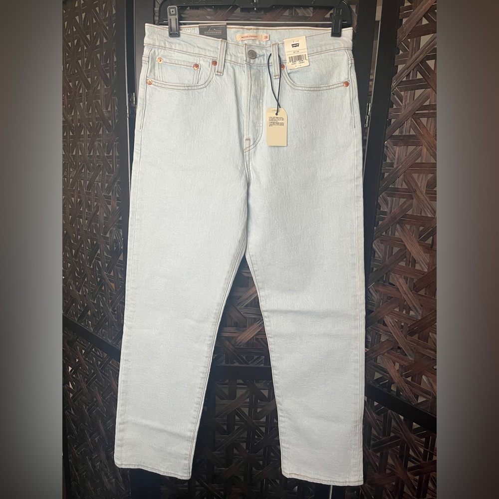 NWT Levis Premium Wedgie Straight Button Fly High Rise Light Wash Size 6/28